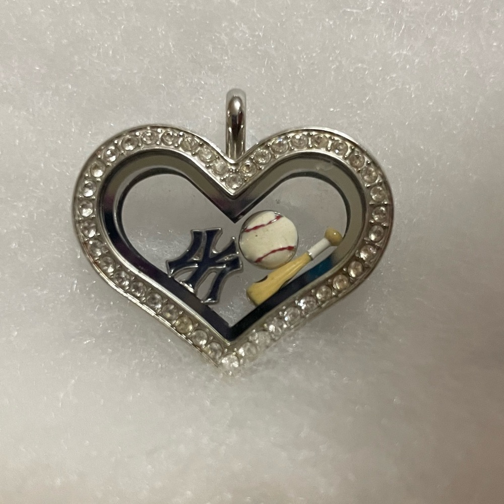 Origami owl heart pendant
With charms Baseball theme NY Yankees , bat and ball